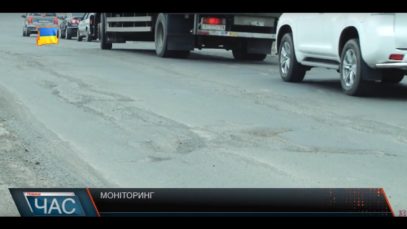 Журналісти здійснили моніторинг стану доріг на мостах у Мукачеві після зими.