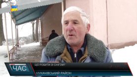 Через засніжені автошляхи в Мукачеві та Мукачівському районі їздити подекуди просто неможливо