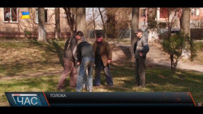 Працівники ОДА прибирали під музикою та з бограчем