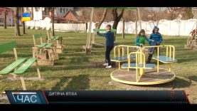 У Хустському парку відпочинку ігровий майданчик на стадії завершення