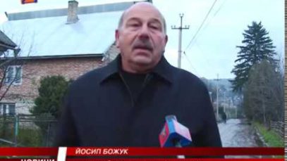 У селищі Великий Бичків на Рахівщині комунальники прочищали  стічні канали