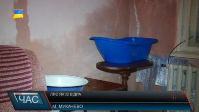 Ллє як із відра