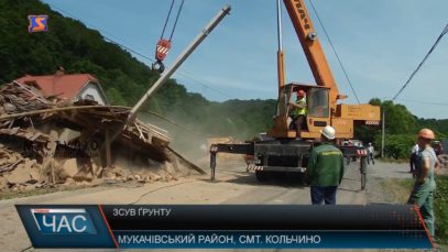У Кольчині зсув зніс два будинки та засипав автомобіль