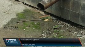 Мукачівці після дощів рятують підвали, забуті комунальниками