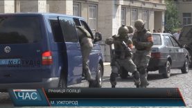 З пострілами і бронетехнікою в Ужгороді відзначили День поліції