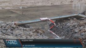 В Мукачеві замість заміни водопроводу лише вичерпують воду з ям