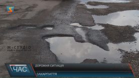 Частина закарпатських доріг після зими нагадує решето