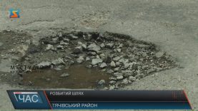 Розбиті дороги Тячівщини ремонтують лише подекуди і власними силами
