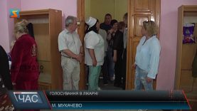 В Мукачівській райлікарні черга виборців зібралася ще до відкриття дільниці