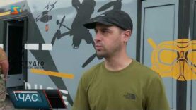 Навчають керувати дронами